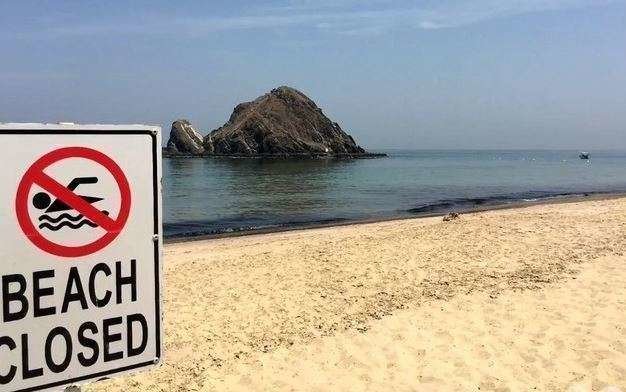 Playa cerrada en Emiratos